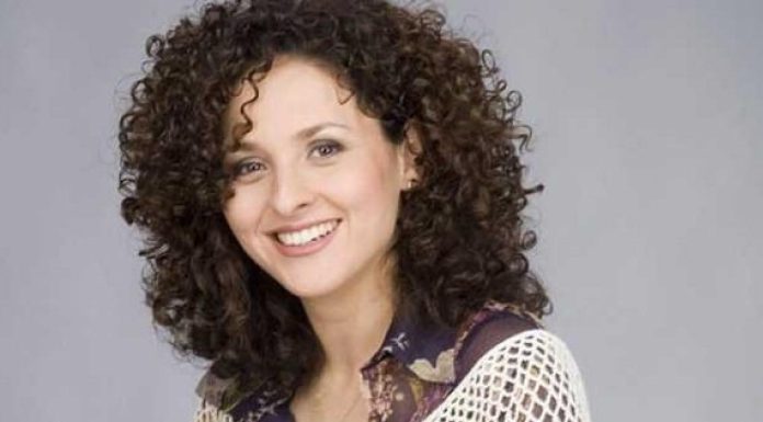 Cine este si care e biografia Adrianei Titieni?