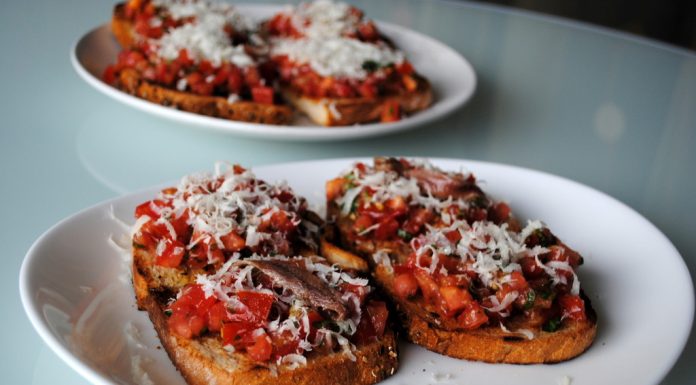 Cum se face bruschete cu rosii?