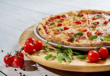 Cate calorii are pizza?