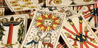 Ce sunt cartile de tarot si cum te pot ajuta?
