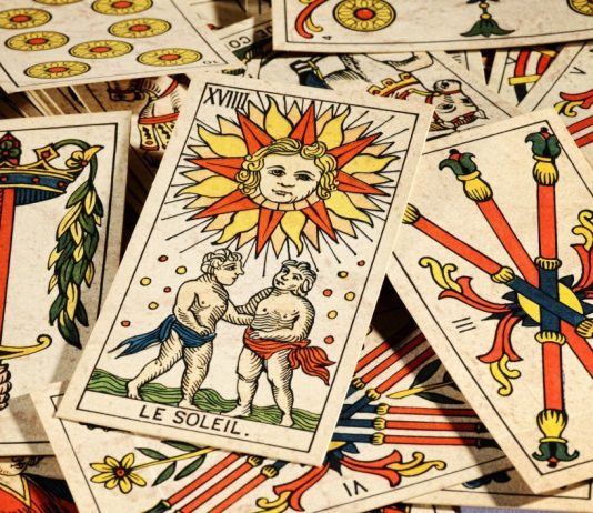 Ce sunt cartile de tarot si cum te pot ajuta?