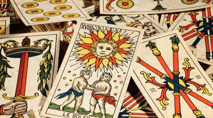 Ce sunt cartile de tarot si cum te pot ajuta?