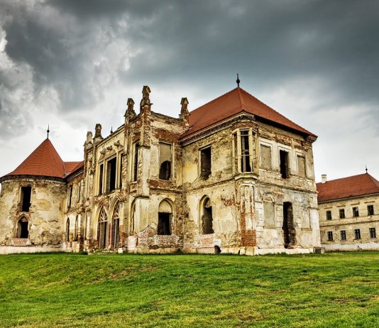 Castelul Banffy: De ce trebuie neaparat sa-l vizitezi?