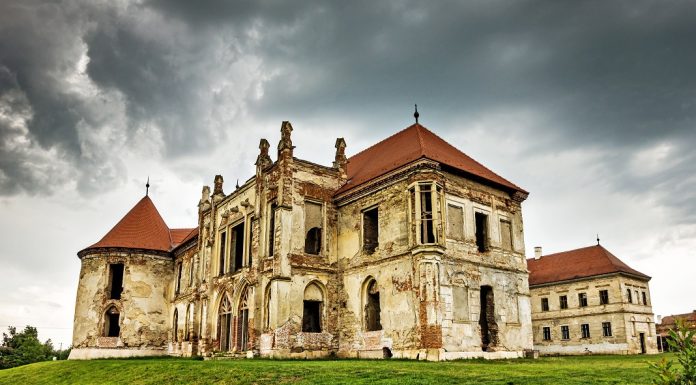 Castelul Banffy: De ce trebuie neaparat sa-l vizitezi?