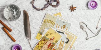 Ce este tarotul si cum afli viitorul cu tarot online?