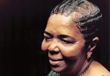 Cine este cantareata Cesaria Evora?