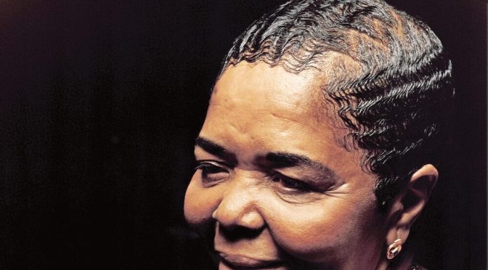Cine este cantareata Cesaria Evora?