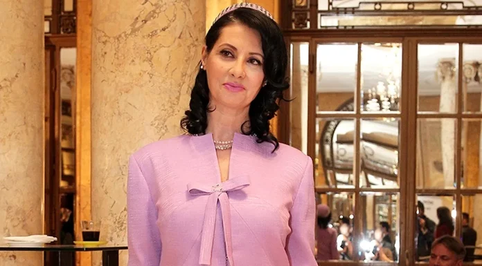 Cine este Denise Iacobescu?