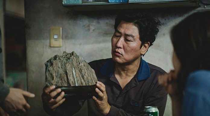 Despre ce este filmul Parasite online subtitrat in romana?