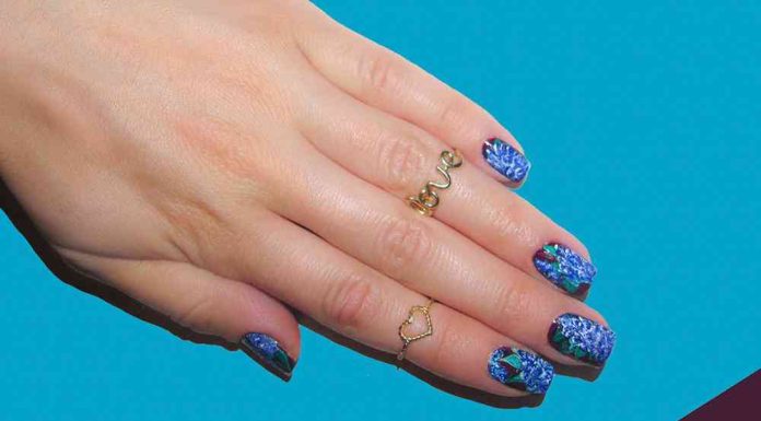 Care sunt cele mai superbe idei de unghii cu gel albastre?