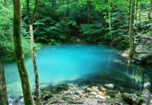 De ce trebuie vizitat lacul Ochiul Beiului?