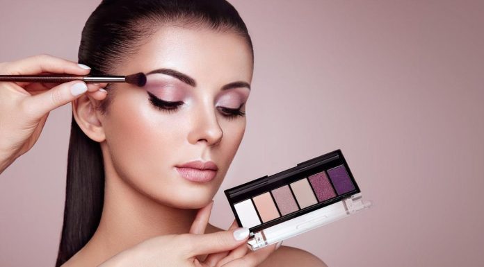 Care este cel mai simplu si frumos machiaj de seara?