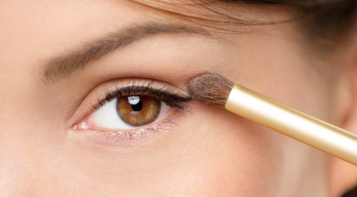 Ce machiaj se potriveste cu ochii caprui?