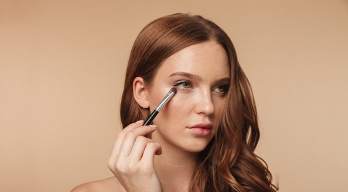 Ce machiaj se potriveste cu ochii caprui?