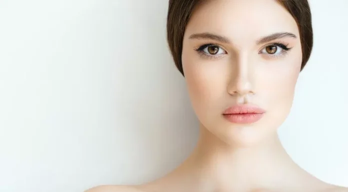 Ce machiaj se potriveste cu ochii caprui?