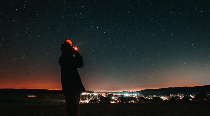 Ce sa scrii intr-un mesaj de noapte buna iubire? Idei de mesaje