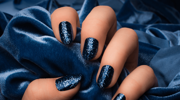 Ce modele de unghii albastre deschis sa alegi in acest an?