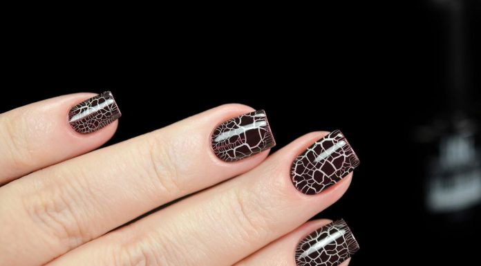 Care modele de unghii negre scurte sunt la moda?