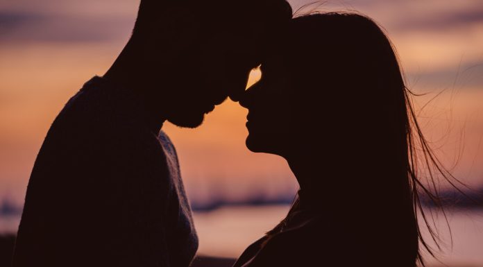 Care sunt cele mai frumoase poze de fundal dragoste?