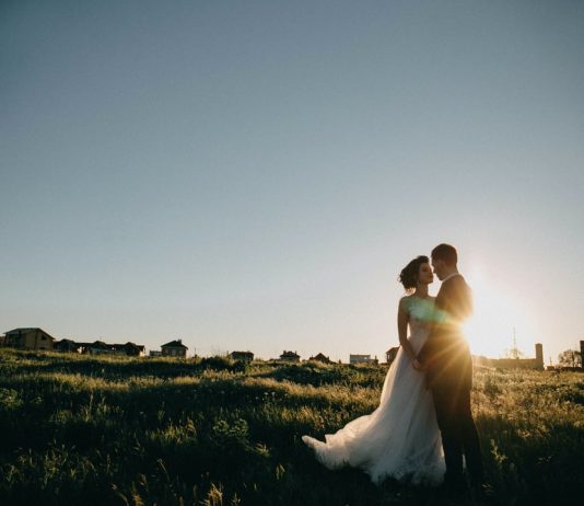 Cum sa scrii un status de iubire romantic? Ide de statusuri de iubire