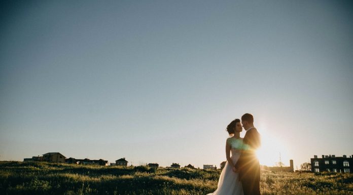 Cum sa scrii un status de iubire romantic? Ide de statusuri de iubire