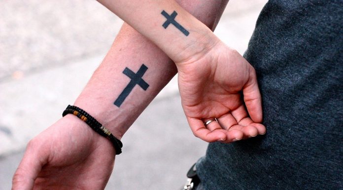 Top tatuaje cruce frumoase care te pot inspira