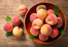 Tratamente la piersici. Cand sa le faci si ce produse sa folosesti?