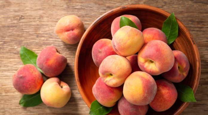 Tratamente la piersici. Cand sa le faci si ce produse sa folosesti?