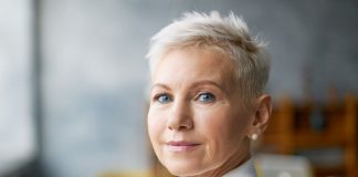 Care tunsori intineresc femeile trecute de 50 de ani?