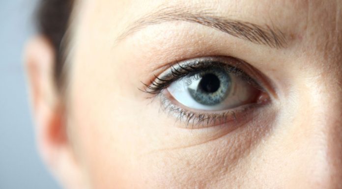 Care este cauza umflaturii sub ochi?