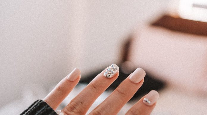 Care sunt cele mai frumoase modele de unghii Craciun din 2021?