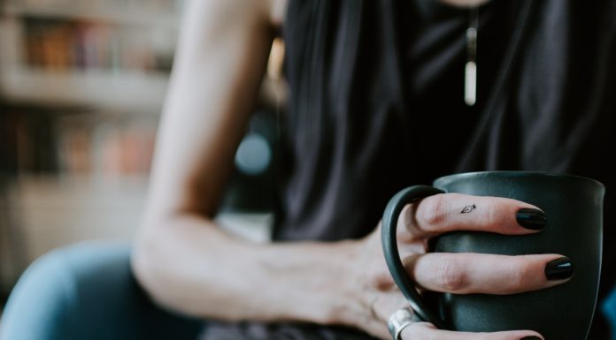 Cum sa-ti faci unghii cu gel french negre?