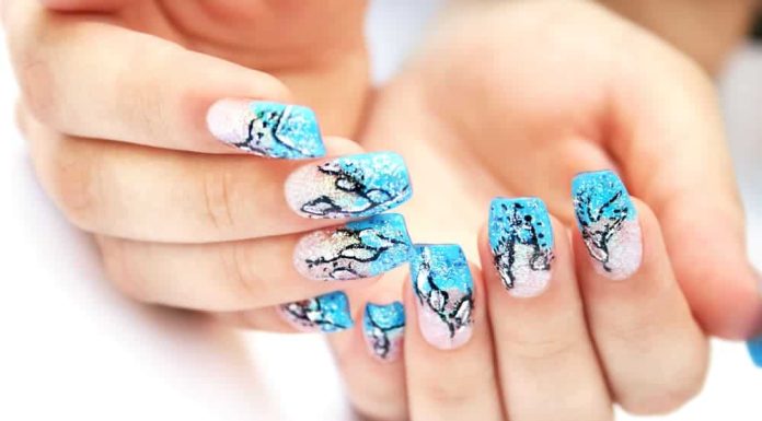 Care sunt cele mai frumoase modele de unghii cu sclipici?