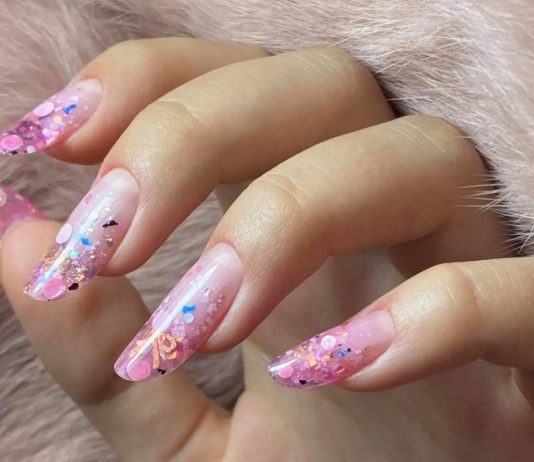 Ce modele de unghii de vara neon sunt in tendinte?