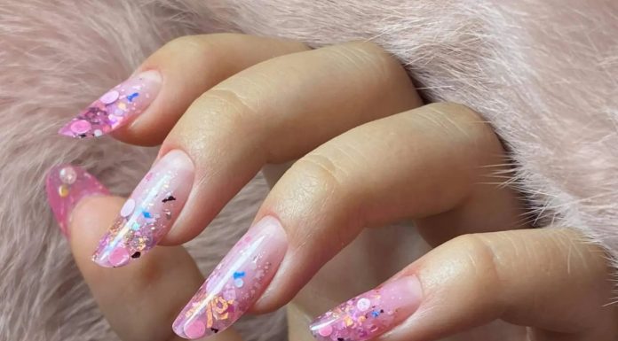 Ce modele de unghii de vara neon sunt in tendinte?