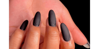 Care modele de unghii negre scurte sunt la moda?