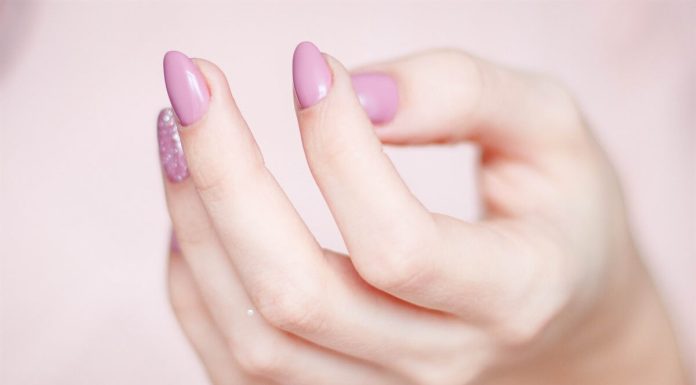 Care sunt cele mai indraznete modele de unghii roz?