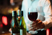 Cand se trage vinul de pe drojdie si de cate ori?