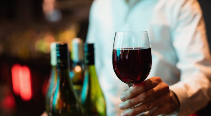 Cand se trage vinul de pe drojdie si de cate ori?